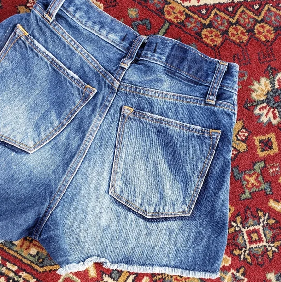 ⭐ ABERCROMBIE & FITCH | Distressed Denim Shorts - Picture 7 of 10